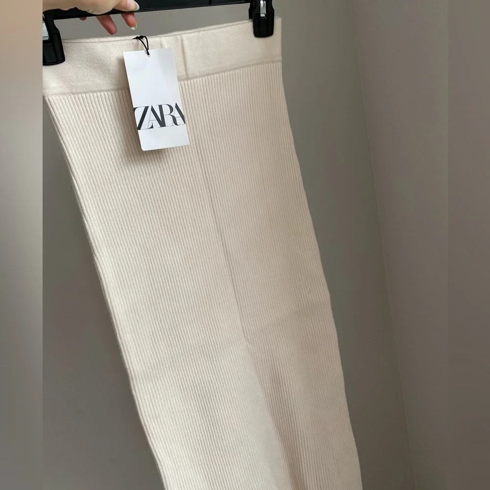 Zara ribbed KNIT stretch pencil midi skirt in Ecru cream neutral size S  NWT